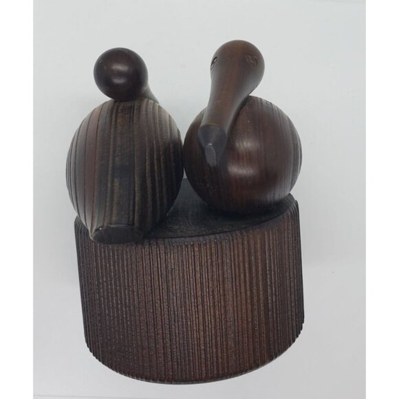 VTG MCM Shakey's Noisy Oyster Cypress Wood Carved Pelicans Figurine - Picture 11 of 14